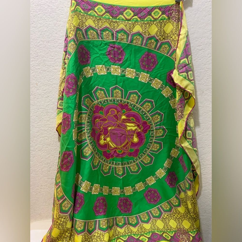 100% Authentic Versace Silk Medusa Scarf 34”x34”